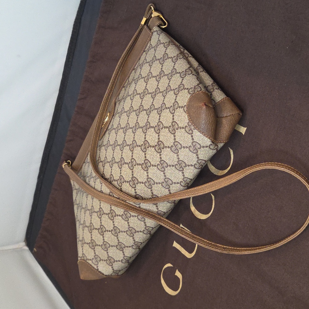 Gucci 1970's Rare convertable crossbody/clutch an archived collectible piece - Picture 11 of 16